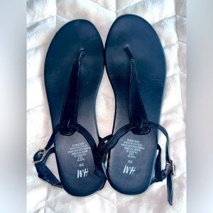 Women’s H&M sandals. Size 39(8).